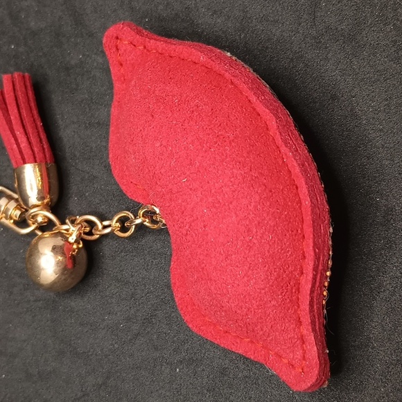 Red Lip Keychain with Gold Accents - Picture 4 of 4